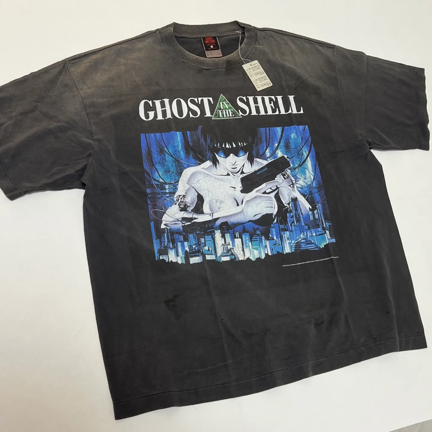 GHOST IN THE SHELL x SAINT Mxxxxxx SS TEE/BLK Classic big IP Ghost in the Shell co-branded model Sunglasses Motoko/Motoko character TEE Washed black S-XL Ghost in the Shell Sunglasses Killer Look for the cylindrical fabric without side seams. The opening is almost meaningless. Asut ready-made garments are dyed. The whole thing is sprayed with Ma Liu. Re-spray heavy fades. Collar and cuffs are frayed. Multiple hangs are broken. Extra large printing position. Authentic grade restored. Customized joint main mark/wash mark/with little angel anti-counterfeiting mark